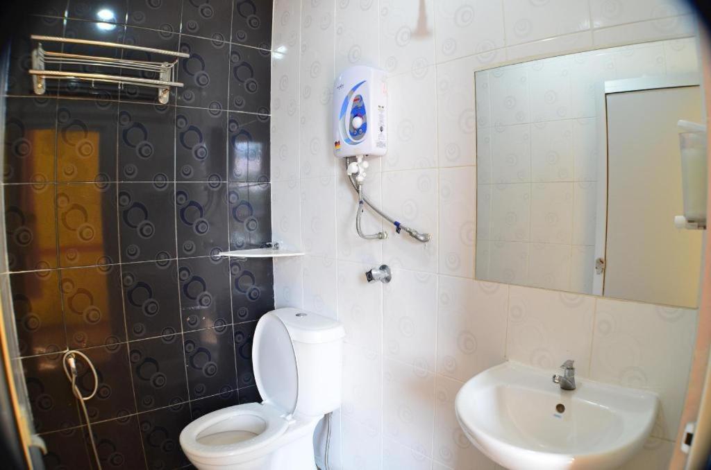 Hotel Zamburger Sungai Besi Куала-Лумпур Экстерьер фото